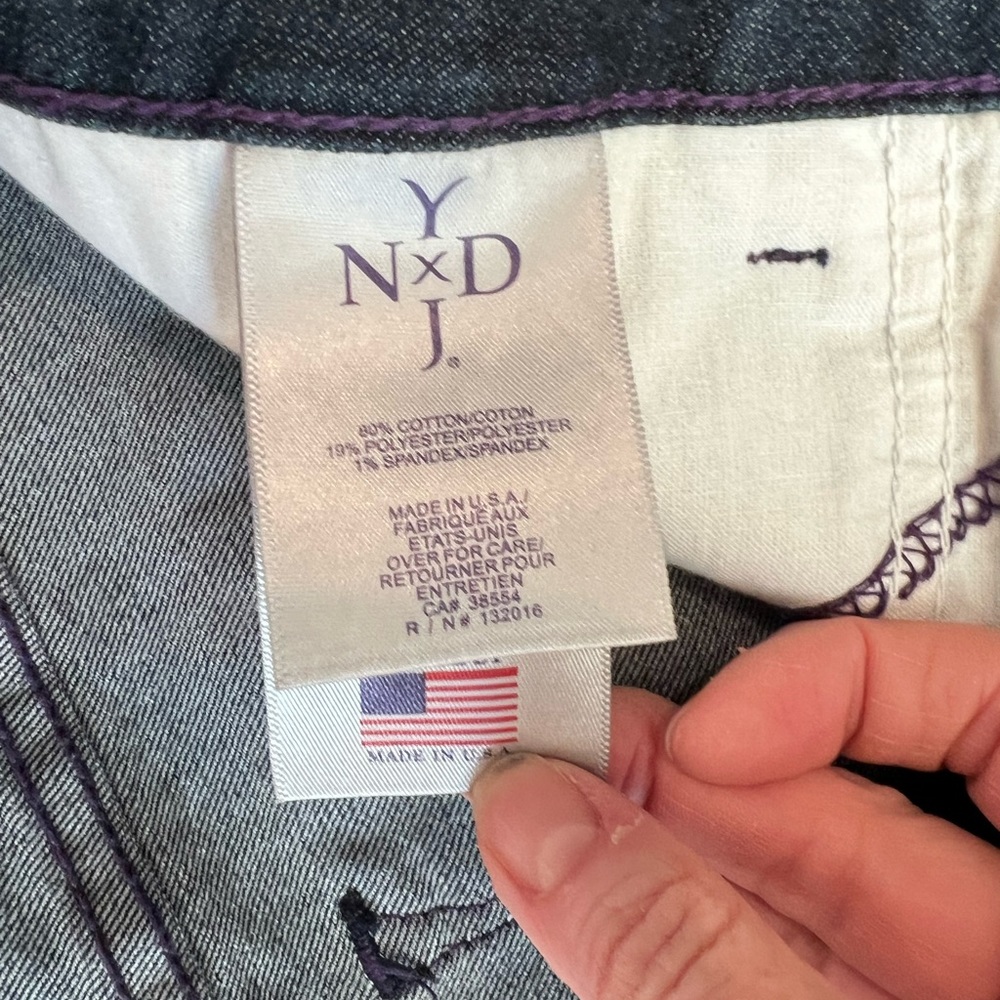 NYDJ jeans in Beautiful Preowned condition with a sparkle butt size 10 - Picture 11 of 13